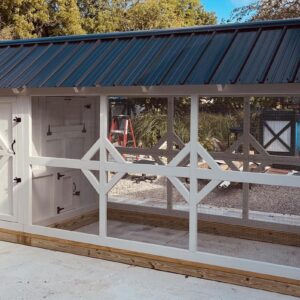 Our most popular size to date! 🐔5x5 walk in coop 🐔10 ft walk in run